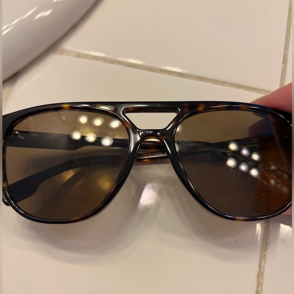Burberry Sunglasses- Polarized- Authentic- case, wipe, manual, & box included - Picture 2 of 7